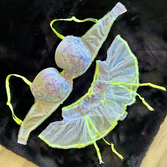 36D/S Vs Victoria’s Secret lace floral light purple Garter ruffled Skirt